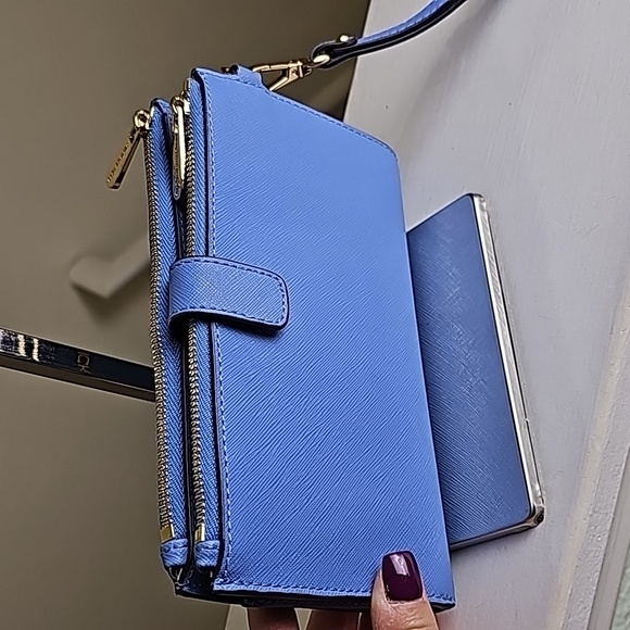 Michael Kors Periwinkle Saffiano Leather Double Zip Phone Wristlet/Wallet EUC - Picture 7 of 16